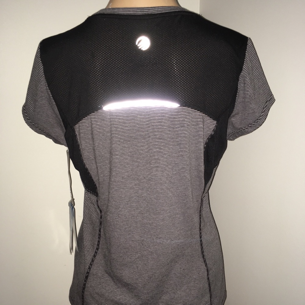 MPG T Shirt Medium 4 Way Stretch Micro Stripe NWT